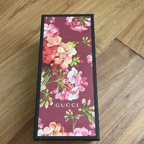 ❌SOLD❌ AUTHENTIC GUCCI BLOOM SLIDES - Picture 6 of 8